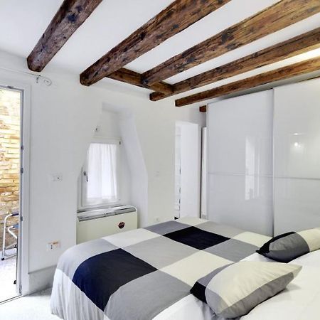 Cozy Apartment Up To 4 In Biennale Giardini By Bricola Apartments Venesia Bagian luar foto