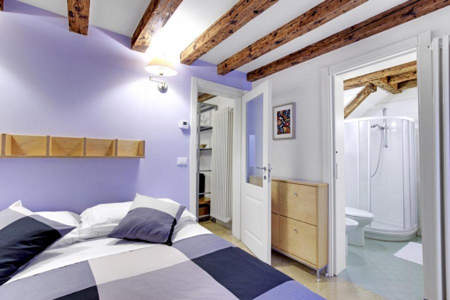 Cozy Apartment Up To 4 In Biennale Giardini By Bricola Apartments Venesia Bagian luar foto