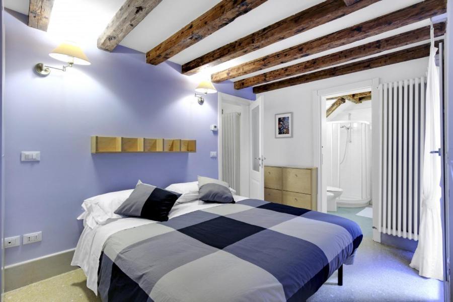 Cozy Apartment Up To 4 In Biennale Giardini By Bricola Apartments Venesia Bagian luar foto
