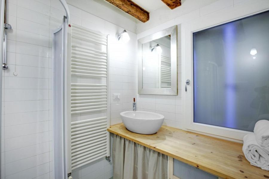 Cozy Apartment Up To 4 In Biennale Giardini By Bricola Apartments Venesia Bagian luar foto